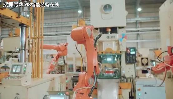 炊具智能工廠(chǎng)內(nèi)鍋智能拉伸線(xiàn)與機(jī)器人的研發(fā)應(yīng)用